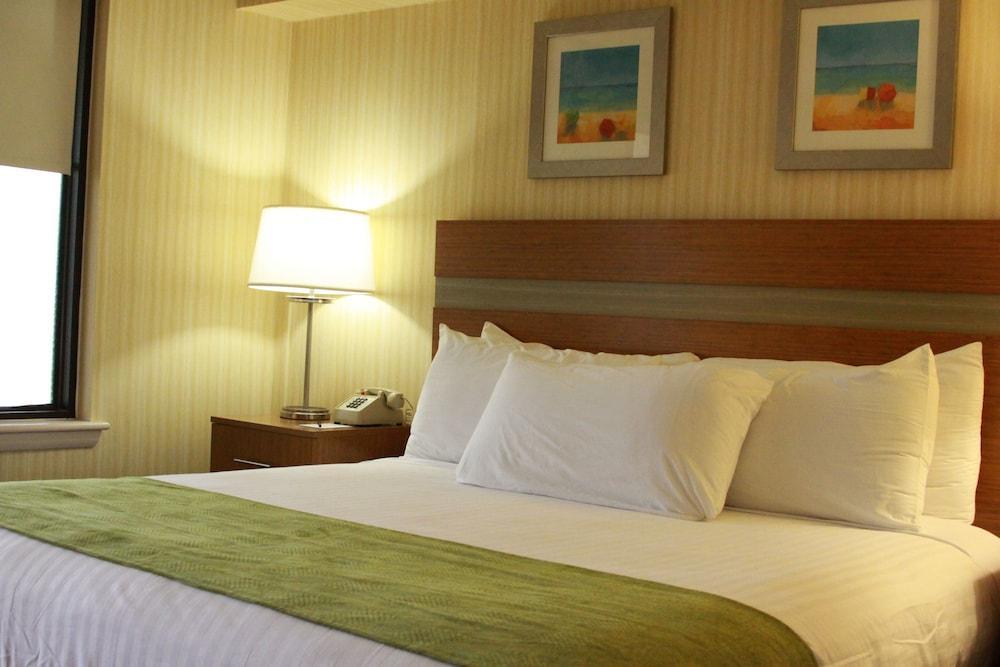 The Barclay Towers Hotel And Resort Virginia Beach Bagian luar foto