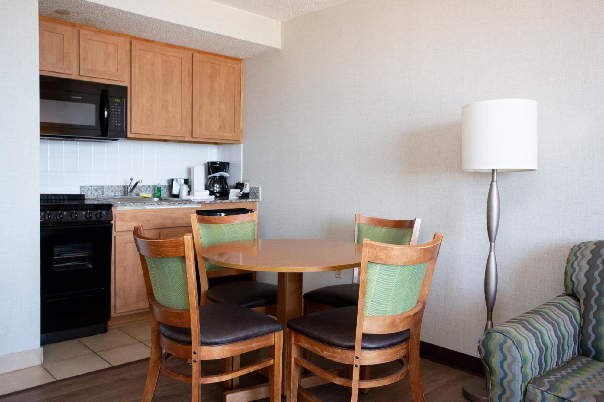 The Barclay Towers Hotel And Resort Virginia Beach Bagian luar foto