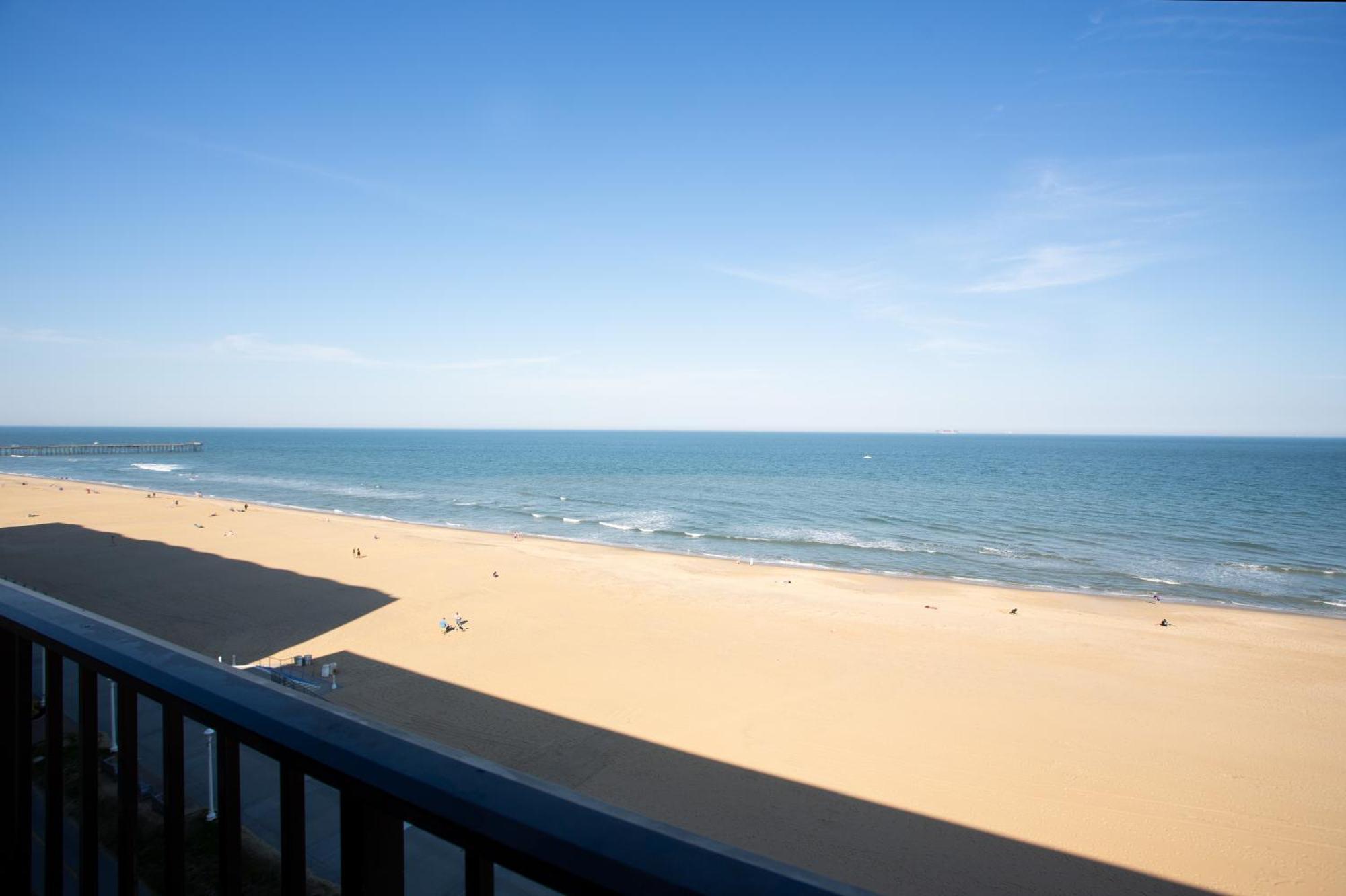 The Barclay Towers Hotel And Resort Virginia Beach Bagian luar foto