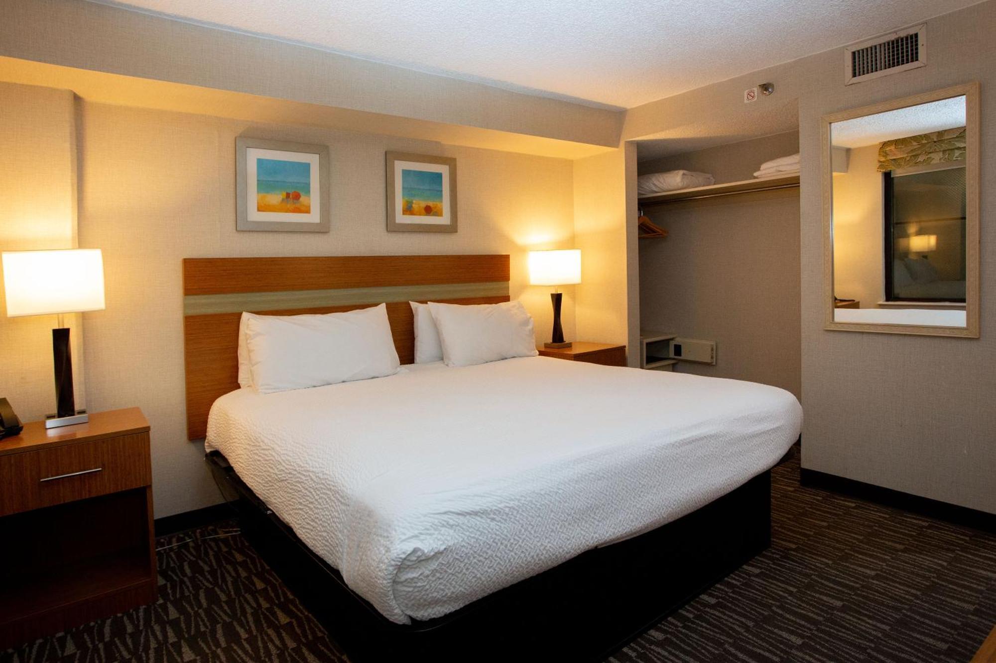 The Barclay Towers Hotel And Resort Virginia Beach Bagian luar foto