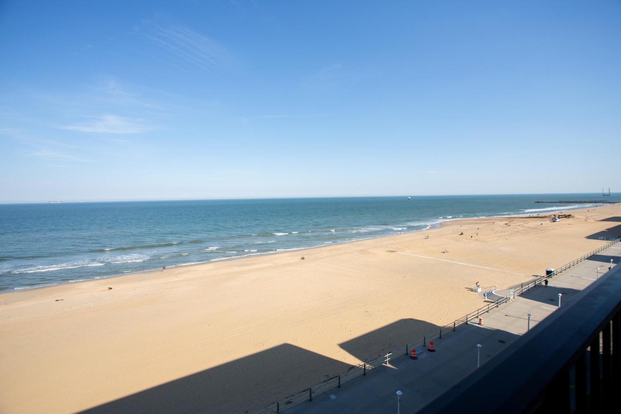 The Barclay Towers Hotel And Resort Virginia Beach Bagian luar foto