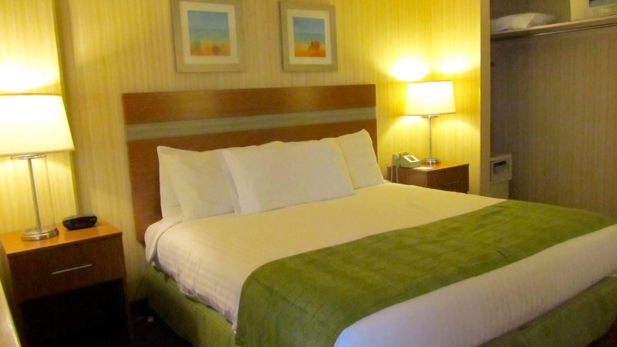 The Barclay Towers Hotel And Resort Virginia Beach Bagian luar foto