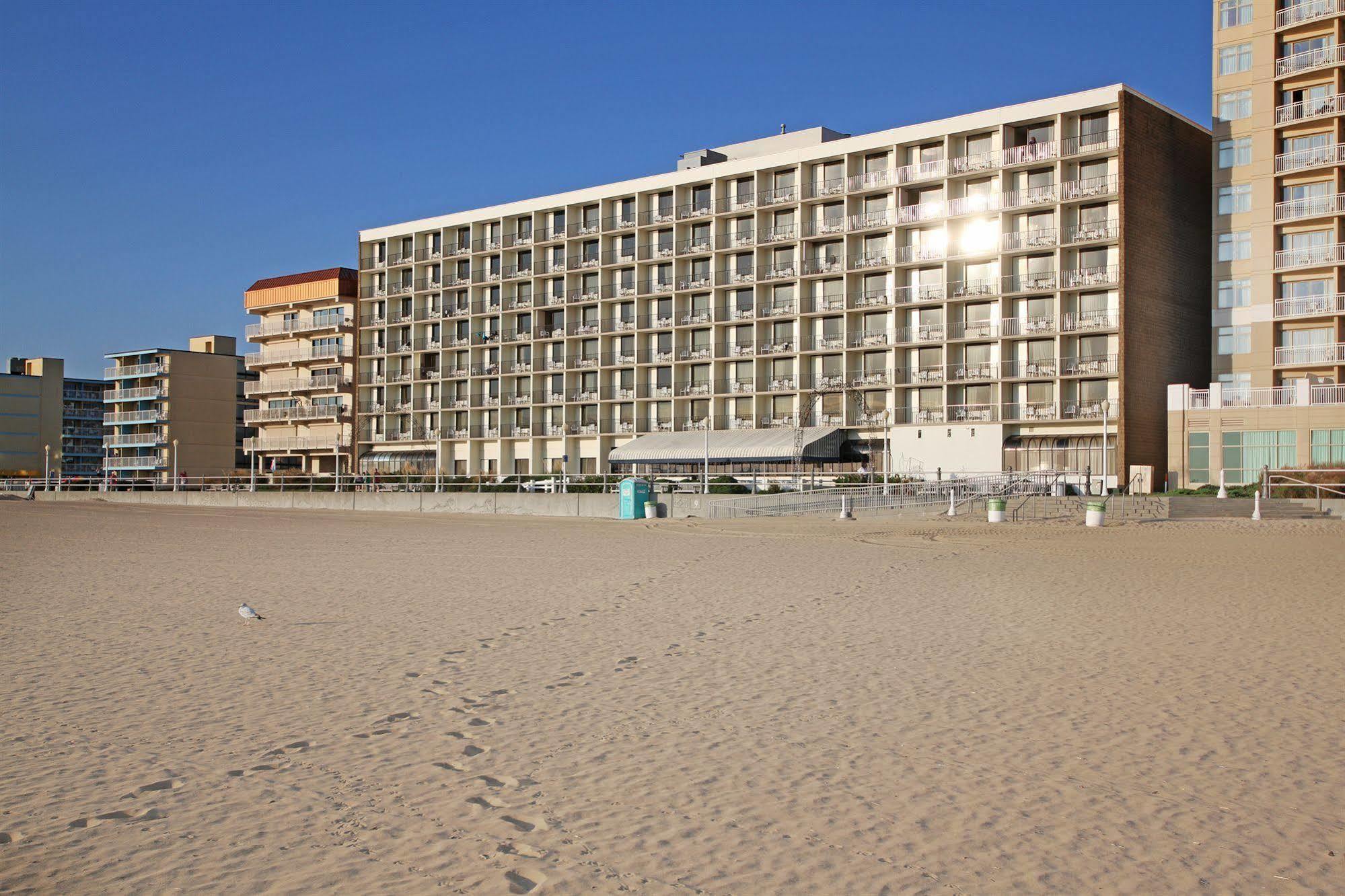 The Barclay Towers Hotel And Resort Virginia Beach Bagian luar foto